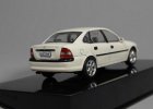 1:43 White IXO Diecast 1998 Chevrolet Vectra GLS 2.2 Model