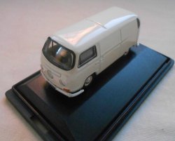 1:76 Scale White Oxford Brand Bus Model