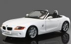 White / Gray 1:24 Scale Bburago Diecast BMW Z4 Model